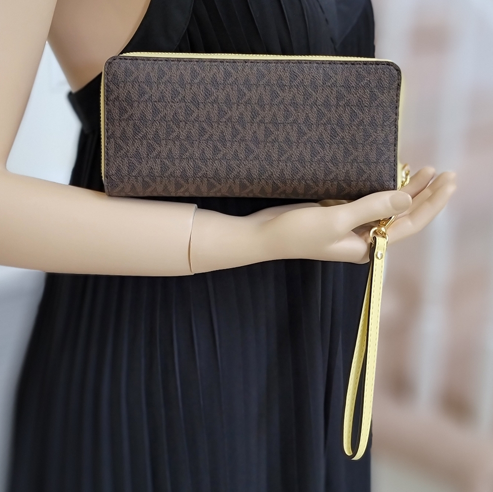 Michael Kors Jet Set Continental Wallet - Picture 2 of 5